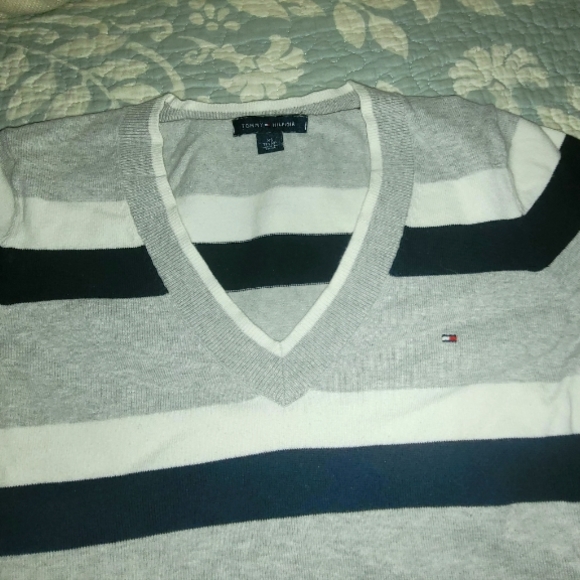 Tommy Hilfiger Women's Grey and White Shirt - Picture 3 of 3